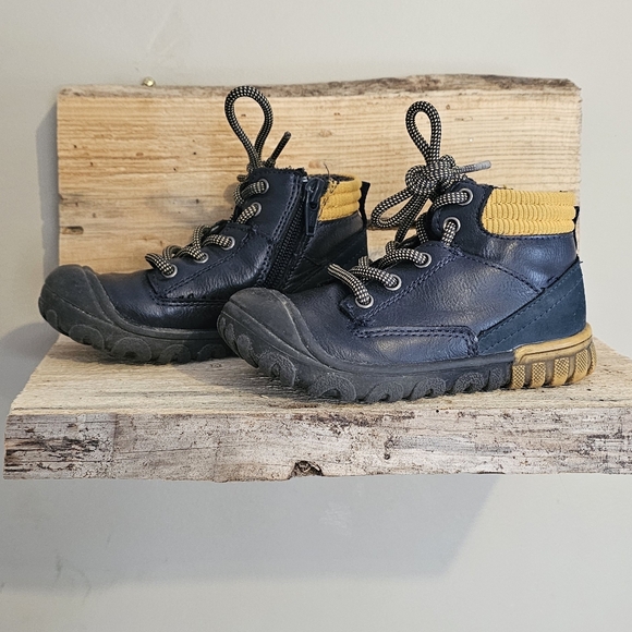 Cat & Jack Other - Cat & Jack boots with side zipper for easy on and off - toddler size 8